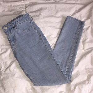 Light wash skinny jeans